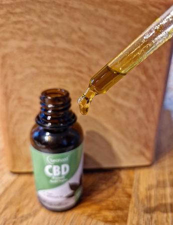 CBD Öl von Redfood Pipette
